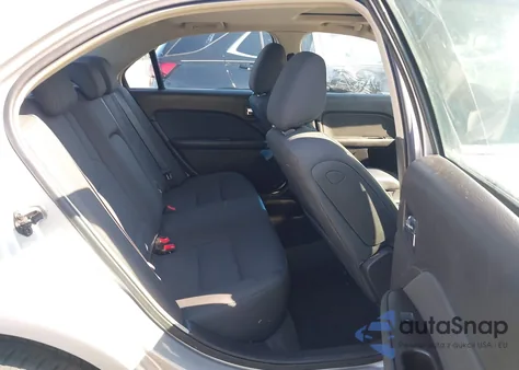 2010 Ford Fusion Se z USA, uszkodzony, nr VIN 3FAHP0HA5AR401823